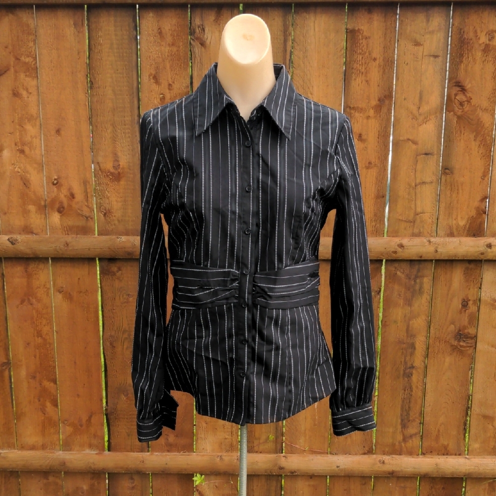 Apt. 9 Black Blouse with Classic Elegance